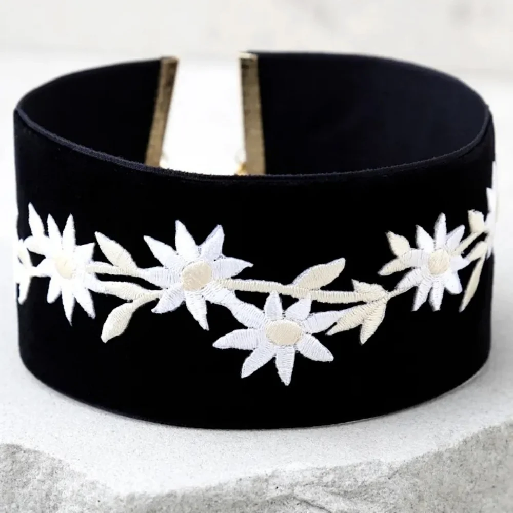 VANESSA MOONEY // lizy black velvet daisy floral embroidered choker